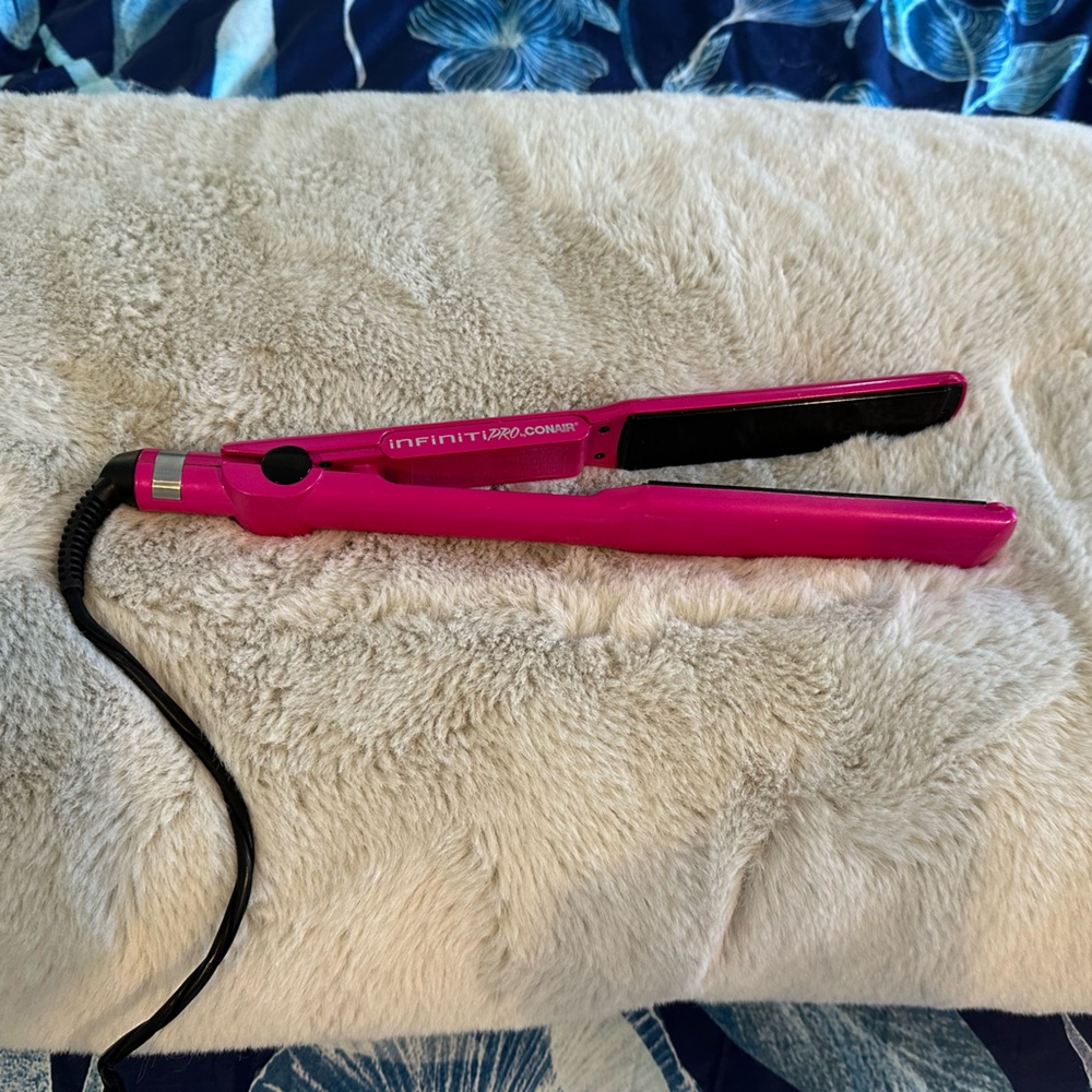 Conair Infiniti Pro Flat Iron - Magenta
